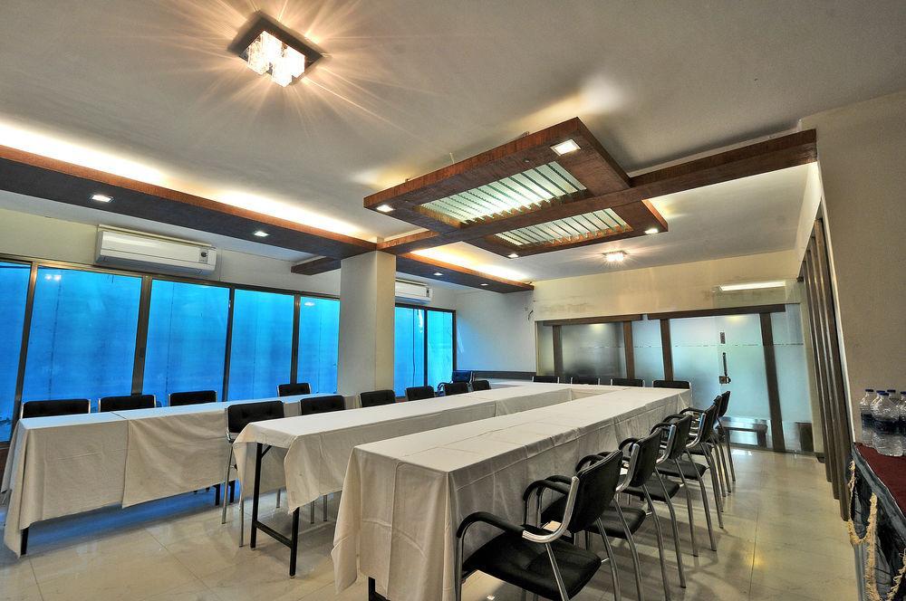 โรงแรม เดอะ เวสต์เอนด์ อาเมดาบัด ภายนอก รูปภาพ